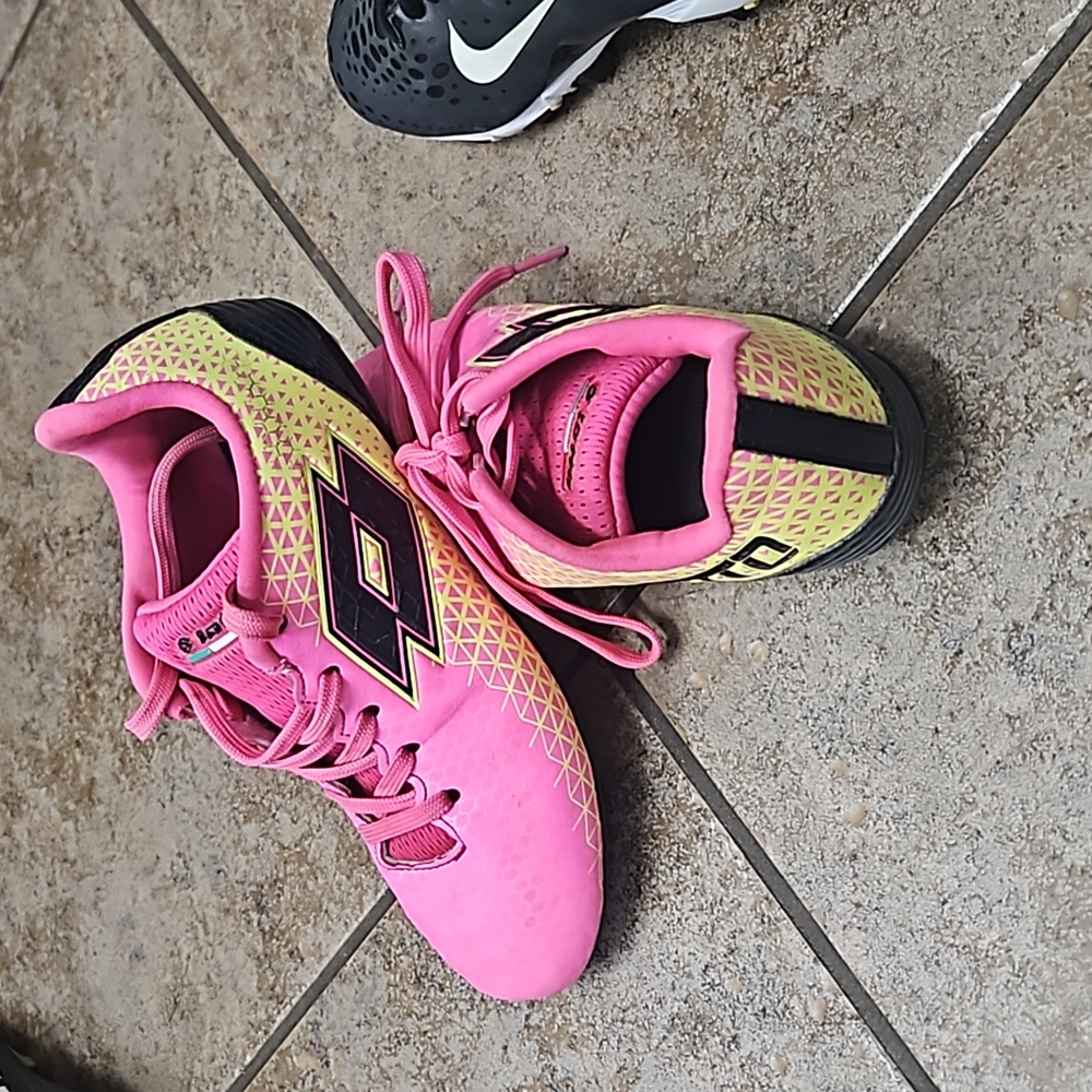 Soccer cleats